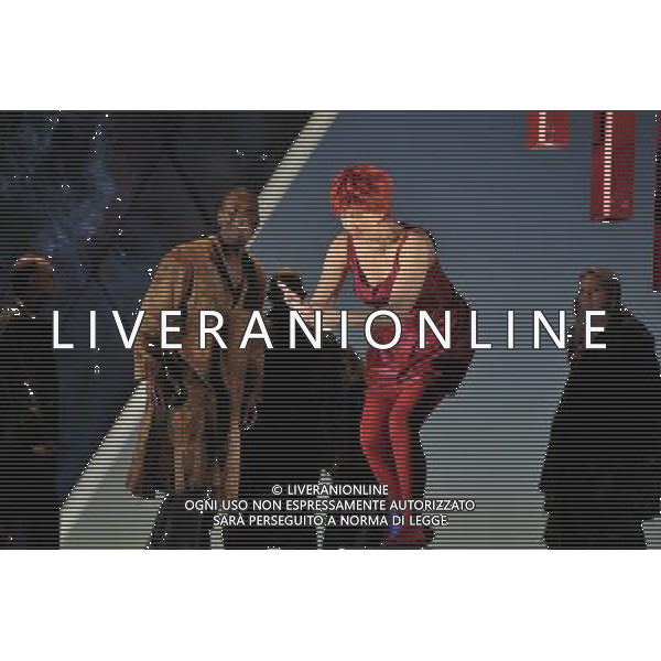 The UK premiere of a new opera Miss Fortune by leading British opera composer Judith Weir transposes the Sicilian folktale Misfortune to today as the daughter of a rich family turns her back on wealth to make her own way in the world. Royal Opera House, Covent Garden, London. : Noah Stewart has Hassan and Emma Bell has Tina (Miss Fortune) ©PHOTOSHOT/Agenzia Aldo Liverani Sas - ITALY ONLY - EDITORIAL USE ONLY ©photoshot/Agenzia Aldo Liverani Sas - ITALY ONLY - La prima nel Regno Unito di una nuova opera teatrale di Miss Fortune del compositore d\'opera britannica Judith Weir al Royal Opera House, Covent Garden, Londra