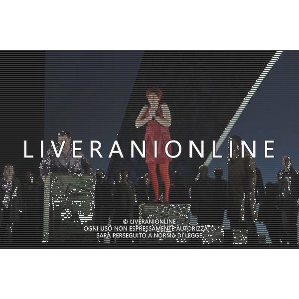 The UK premiere of a new opera Miss Fortune by leading British opera composer Judith Weir transposes the Sicilian folktale Misfortune to today as the daughter of a rich family turns her back on wealth to make her own way in the world. Royal Opera House, Covent Garden, London. : Andrew Watts has Fate with Emma Bell has Tina (Miss Fortune) and Noah Stewart has Hassan ©PHOTOSHOT/Agenzia Aldo Liverani Sas - ITALY ONLY - EDITORIAL USE ONLY ©photoshot/Agenzia Aldo Liverani Sas - ITALY ONLY - La prima nel Regno Unito di una nuova opera teatrale di Miss Fortune del compositore d\'opera britannica Judith Weir al Royal Opera House, Covent Garden, Londra