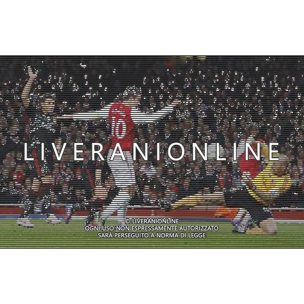 Arsenal\'s Robin van Persie shoots on goal but it is saved by AC Milan\'s Christian Abbiati Football - UEFA Champions League Group F - Arsenal v AC Milan - Tue 06 Mar 2012 - Emirates Stadium - London © CameraSport - 43 Linden Ave. Countesthorpe. Leicester. England. LE8 5PG - Tel: +44 (0) 116 277 4147 - admin@camerasport.com - www.camerasport.com AG ALDO LIVERANI S A S ONLY ITALY