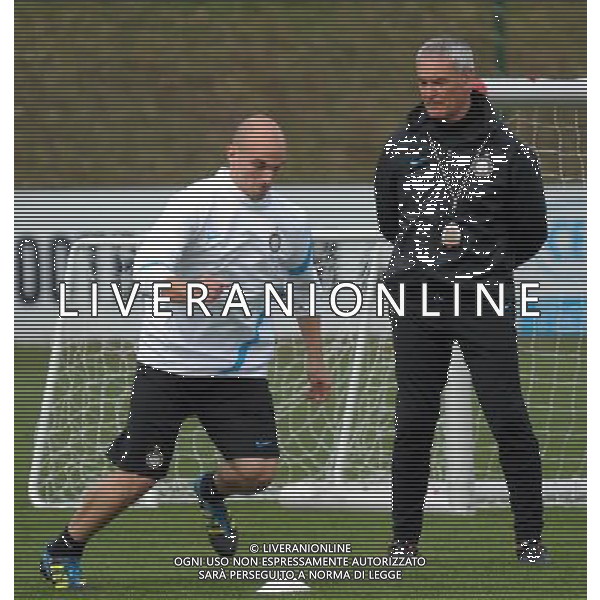 APPIANO GENTILE (CO) 12/3/2012 CHAMPIONS LEAGUE ALLENAMENTO FC INTERNAZIONALE NELLA FOTO CLAUDIO RANIERI-ESTEBAN CAMBIASSO FOTO ROMANO/AG ALDO LIVERANI