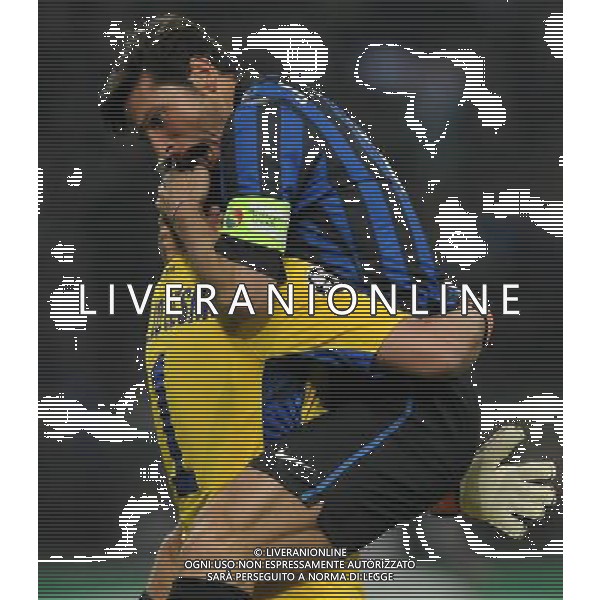 UEFA Champions League 2011/2012 Ottavi di Finale Ritorno Milano - 13.03.2012 Inter-Olympique Marsiglia Nella Foto:javier zanetti esulta con julio cesar dopo il gol di milito /Ph.Vitez-Ag. Aldo Liverani