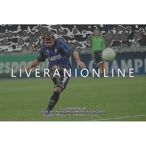 UEFA Champions League - Ottavi di finale gara di ritorno Milano 13-03-2012 Inter - Marsiglia nella foto: punizione di dejan Stankovic foto Roberto Garavaglia - ag. Aldo Liverani sas