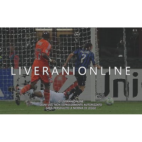 UEFA Champions League 2011/2012 Ottavi di Finale Ritorno Milano - 13.03.2012 Inter-Olympique Marsiglia Nella Foto:fallo di mandanda su pazzini /Ph.Vitez-Ag. Aldo Liverani