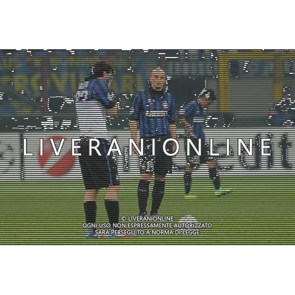 UEFA Champions League - Ottavi di finale gara di ritorno Milano 13-03-2012 Inter - Marsiglia nella foto: la delusione dei giocatori dell\'Inter da SX Diego Milito Esteban Cambiasso e Yuto Nagatomo foto Roberto Garavaglia - ag. Aldo Liverani sas