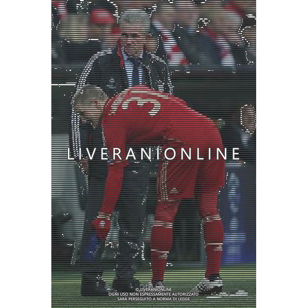 firo Fu§ball,Fussball, 13.03.2012 Uefa Champions League Saison 2011/2012 Achtelfinale, Achtelfinal RŸckspiel, CL, FC Bayern MŸnchen, Muenchen, FCB, FC Basel, 7 : 0, ganze Figur, Gestik, Bastian Schweinsteiger, Bayern, vorne, hinten, Trainer, Bayern, Jupp Heynckes, $worldrightsEs gelten unsere AGB, einsehbar auf www.firosportphoto.de copyright by firo sportphoto: Coesfelder Str.207 48249 DŸlmen www.firosportphoto.de mail@firosportphoto.de (V o l k s b a n k B o c h u m - W i t t e n ) BLZ.: 430 601 29 Kt. Nr.: 341 117 100 Tel:Ê 02594 - 9916004 Fax:Ê02594 - 9916005 BAYERN MONACO - BASILIEA CHAMPIONS LEAGUE - AG ALDO LIVERANI SAS - ITALY ONLY - *** Local Caption *** .
