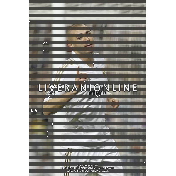 Real Madrid\'s aKarim Benzema goal during Champions League match on march 14th 2012. Photo: Cesar Cebolla / ALFAQUI /AGENZIA LADO LIVERANI S A S OTTAVI DI RITORNO DI CHAMPIONS LEAGUE REAL MADRID - CSKA MOSKA - ITALY ONLY -