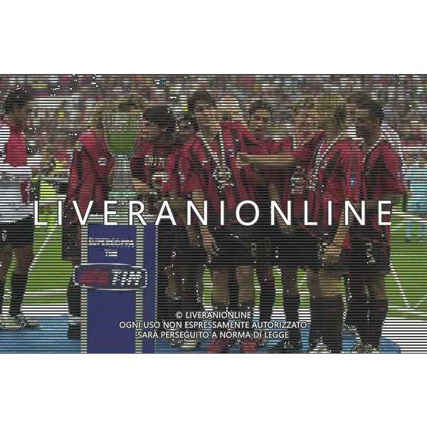 MILANO, 21-08-04 DFP/MARCO DE PONTI SUPERCOPPA ITALIANA / MILAN-LAZIO: PREMIAZIONE MILAN CON LA SUPERCOPPA ITALIANA AG ALDO LIVERANI SAS