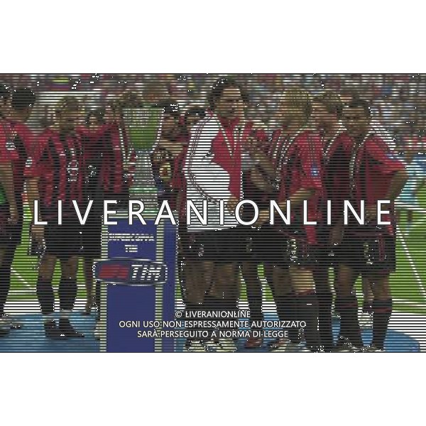 MILANO, 21-08-04 DFP/MARCO DE PONTI SUPERCOPPA ITALIANA / MILAN-LAZIO: PREMIAZIONE MILAN CON LA SUPERCOPPA ITALIANA AG ALDO LIVERANI SAS