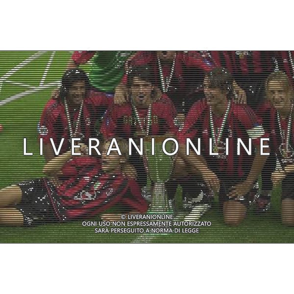 MILANO, 21-08-04 DFP/MARCO DE PONTI SUPERCOPPA ITALIANA / MILAN-LAZIO: ANDRIY SHEVCHENKO CON LA SUPERCOPPA ITALIANA AG ALDO LIVERANI SAS