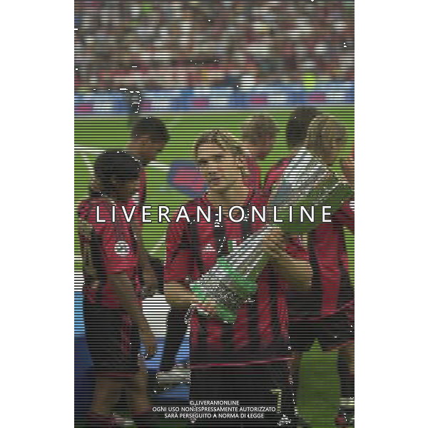MILANO, 21-08-04 DFP/MARCO DE PONTI SUPERCOPPA ITALIANA / MILAN-LAZIO: ANDRIY SHEVCHENKO CON LA SUPERCOPPA ITALIANA AG ALDO LIVERANI SAS