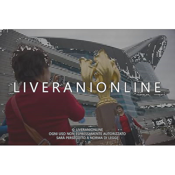 (120314) -- HONG KONG, March 14, 2012 () -- Tourists pose for photos at the Golden Bauhinia Square in Hong Kong, south China, March 14, 2012. Hong Kong\'s visitor arrivals in package tours in February soared by 37.7 percent year on year to 9,204, and the total visitor arrivals in package tours in January and February add up to 17,761, according to figures released by the Travel Industry of Hong Kong Wednesday. (/Liu Sui Wai)