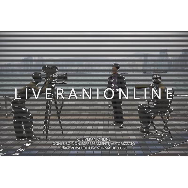 (120314) -- HONG KONG, March 14, 2012 () -- Tourists pose for photos at the Avenue of Stars in Hong Kong, south China, March 14, 2012. Hong Kong\'s visitor arrivals in package tours in February soared by 37.7 percent year on year to 9,204, and the total visitor arrivals in package tours in January and February add up to 17,761, according to figures released by the Travel Industry of Hong Kong Wednesday. (/Liu Sui Wai)