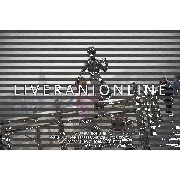 (120314) -- HONG KONG, March 14, 2012 () -- Tourists pose for photos at the Avenue of Stars in Hong Kong, south China, March 14, 2012. Hong Kong\'s visitor arrivals in package tours in February soared by 37.7 percent year on year to 9,204, and the total visitor arrivals in package tours in January and February add up to 17,761, according to figures released by the Travel Industry of Hong Kong Wednesday. (/Liu Sui Wai)