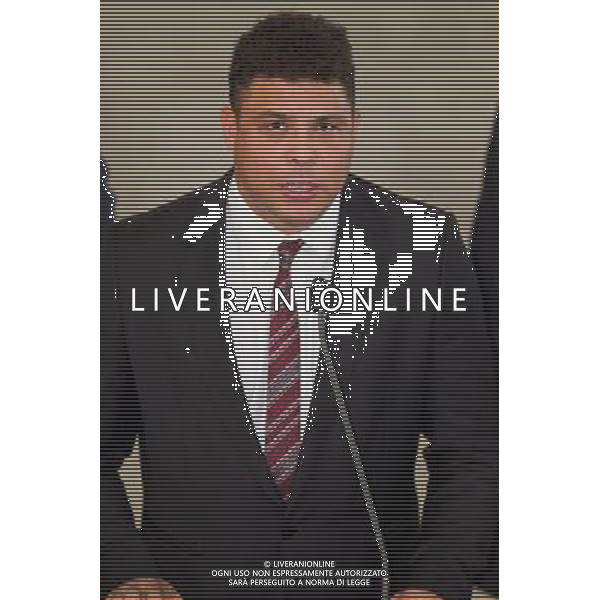 (120317) -- BRASILIA, March 17, 2012 () -- Former Brazilian player Ronaldo, member of Council Administration of the Local Organizing Committee by Brazil World Cup 2014, participates in a press conference at Planalto Palace, in Brasilia, Brazil, on March 16, 2012, after a meeting with Brazil\'s President Dilma Rousseff to discuss issues related to the 2014 World Cup. (/Dorivan Marinho/AGENCIA ESTADO) (ae) (mp) (sp) ***BRAZIL OUT*** ©photoshot/Agenzia Aldo Liverani Sas - ITALY ONLY - Riunione del Comitato Organizzatore per discutere le questioni relative alla Coppa del Mondo di Calcio del 2014 a Palazzo Planalto, a Brasilia, in Brasile, il 16 marzo 2012