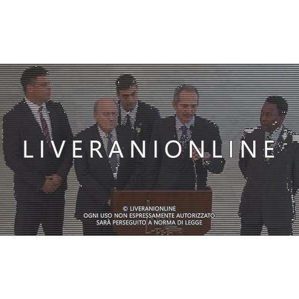 (120317) -- BRASILIA, March 17, 2012 () -- (Front L to R)Former Brazilian player Ronaldo, member of Council Administration of the Local Organizing Committee by Brazil World Cup 2014, FIFA President Jospeh S. Blatter, Brazil Sports Minister Aldo Rebelo and Former Brazilian player Edson Arantes do Nascimento \'Pele\', ambassador of the 2014 World Cup, participate in a press conference at Planalto Palace, in Brasilia, Brazil, on March 16, 2012, after a meeting with Brazil\'s President Dilma Rousseff to discuss issues related to the 2014 World Cup. (/Dorivan Marinho/AGENCIA ESTADO) (ae) (mp) (sp) ***BRAZIL OUT*** ©photoshot/Agenzia Aldo Liverani Sas - ITALY ONLY - Riunione del Comitato Organizzatore per discutere le questioni relative alla Coppa del Mondo di Calcio del 2014 a Palazzo Planalto, a Brasilia, in Brasile, il 16 marzo 2012