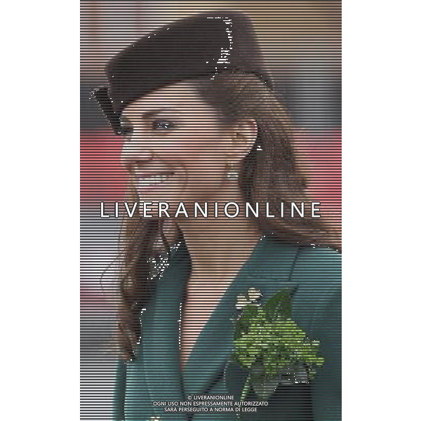ALDERSHOT, ENGLAND - MARCH 17: Catherine, Duchess of Cambridge takes part in a St Patrick\'s Day parade as she visits Aldershot Barracks on St Patrick\'s Day on March 17, 2012 in Aldershot, England. The Duchess presented shamrocks to the Irish Guards at a St Patrick\'s Day parade during her visit. ©photoshot/Agenzia Aldo Liverani Sas - ITALY ONLY - REALI INGLESI: Kate Middleton duchessa di Cambridge con il battaglione delle Guardie irlandesi durante la Parata del giorno di San Patrizio, Caserma Mons, Aldershot 17 Marzo 2012.