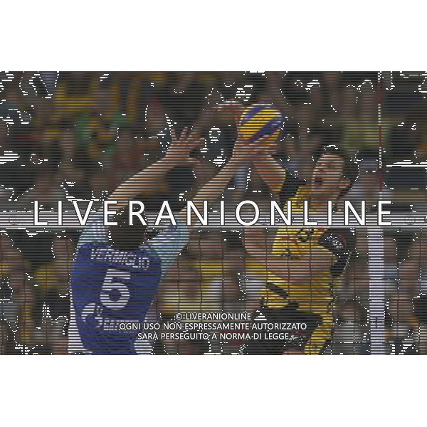 18.03.2012 LODZ ULICA BANDURSKIEGO HALA ATLAS ARENA SIATKOWKA MESKA LIGA MISTRZOW FINAL FOUR CEV CHAMPIONS LEAGUE MECZ FINALOWY PGE SKRA BELCHATOW - ZENIT KAZAN NZ. VALERIO VERMIGLIO (L) MICHAL WINIARSKI (P) ( POLAND SPORT VOLLEYBALL LEAGUE GAME ) FOTO MATEUSZ TRZUSKOWSKI/CYFRASPORT/NEWSPIX.PL --- Newspix.pl AG ALDO LIVERANI S A S ONLY ITALY *** Local Caption *** www.newspix.pl mail us: info@newspix.pl call us: 0048 022 23 22 222 --- Polish Picture Agency by Ringier Axel Springer Poland