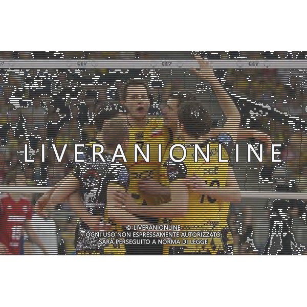 18.03.2012 LODZ ULICA BANDURSKIEGO HALA ATLAS ARENA SIATKOWKA MESKA LIGA MISTRZOW FINAL FOUR CEV CHAMPIONS LEAGUE MECZ FINALOWY PGE SKRA BELCHATOW - ZENIT KAZAN NZ. RADOSC SKRA BELCHATOW BARTOSZ KUREK (C) ( POLAND SPORT VOLLEYBALL LEAGUE GAME ) FOTO MATEUSZ TRZUSKOWSKI/CYFRASPORT/NEWSPIX.PL --- Newspix.pl AG ALDO LIVERANI S A S ONLY ITALY *** Local Caption *** www.newspix.pl mail us: info@newspix.pl call us: 0048 022 23 22 222 --- Polish Picture Agency by Ringier Axel Springer Poland