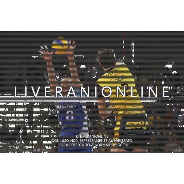 18.03.2012 LODZ ULICA BANDURSKIEGO HALA ATLAS ARENA SIATKOWKA MESKA LIGA MISTRZOW FINAL FOUR CEV CHAMPIONS LEAGUE MECZ FINALOWY PGE SKRA BELCHATOW - ZENIT KAZAN NZ. WILLIAM PRIDDY (L) MARIUSZ WLAZLY (P) ( POLAND SPORT VOLLEYBALL LEAGUE GAME ) FOTO MATEUSZ TRZUSKOWSKI/CYFRASPORT/NEWSPIX.PL --- Newspix.pl AG ALDO LIVERANI S A S ONLY ITALY *** Local Caption *** www.newspix.pl mail us: info@newspix.pl call us: 0048 022 23 22 222 --- Polish Picture Agency by Ringier Axel Springer Poland