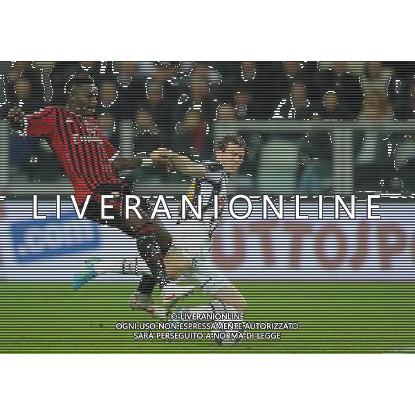 Coppa Italia TIM Cup 2011/2012 Semifinale Ritorno Torino - 20.03.2012 Juventus-Milan Nella Foto:occasione muntari fermato da lichtsteiner /Ph.Vitez-Ag. Aldo Liverani