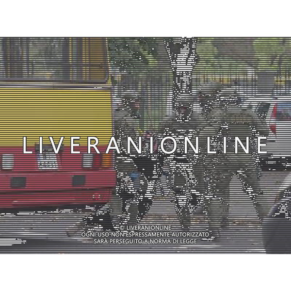 Warsaw, 14 September 2010. Police security and counter terrorism excercises before Euro 2012 in Poland and Ukraine, Warsaw, Poland. (ukit) Bart³omiej Zborowski ©photoshot/AGENZIA ALDO LIVERANI SAS - ITALY ONLY - Esercitazioni di Polizia di evacuazione dello stadio, soccorsi di paramedici e servizi di emergenza in previsione degli Europei di Calcio Euro 2012 in Polonia e Ucraina