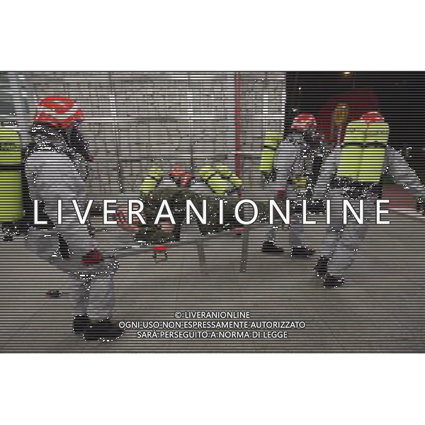 Warsaw, 29 October 2009. Polish Emergency Services exercises before Euro 2012 in Poland and Ukraine. Patrol 09 excercises imitate chemical contamination in Warsaw\'s Underground, Bus and tram Station, Warsaw, Poland. (ukit) Grzegorz Jakubowski ©photoshot/AGENZIA ALDO LIVERANI SAS - ITALY ONLY - Esercitazioni di Polizia di evacuazione dello stadio, soccorsi di paramedici e servizi di emergenza in previsione degli Europei di Calcio Euro 2012 in Polonia e Ucraina