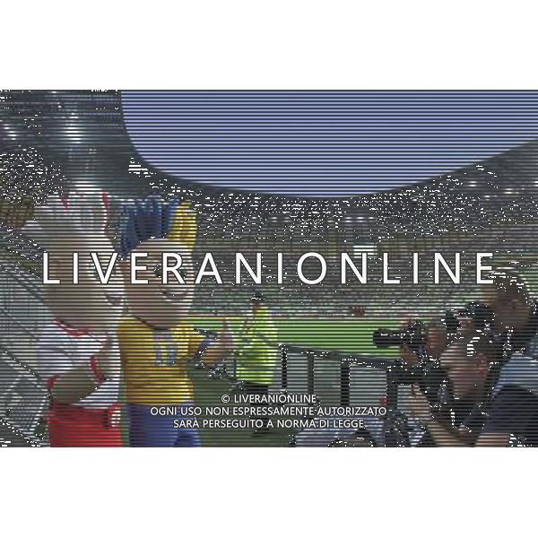 Gdansk, 06 September 2010. Twins Slavek and Slavko - official mascots of Euro 2012 in Poland and Ukraine during friendly match between Poland and Germany in PGE Arena, Gdansk, Poland. (ukit) Bart³omiej Zborowski ©photoshot/AGENZIA ALDO LIVERANI SAS - ITALY ONLY - Esercitazioni di Polizia di evacuazione dello stadio, soccorsi di paramedici e servizi di emergenza in previsione degli Europei di Calcio Euro 2012 in Polonia e Ucraina