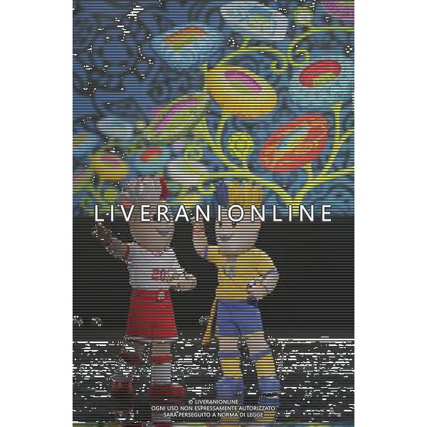 Warsaw, 16 November 2010. Twins Slavek and Slavko are official mascots of Euro 2012 in Poland and Ukraine , Warsaw, Poland. (ukit) Bart³omiej Zborowski ©photoshot/AGENZIA ALDO LIVERANI SAS - ITALY ONLY - Esercitazioni di Polizia di evacuazione dello stadio, soccorsi di paramedici e servizi di emergenza in previsione degli Europei di Calcio Euro 2012 in Polonia e Ucraina