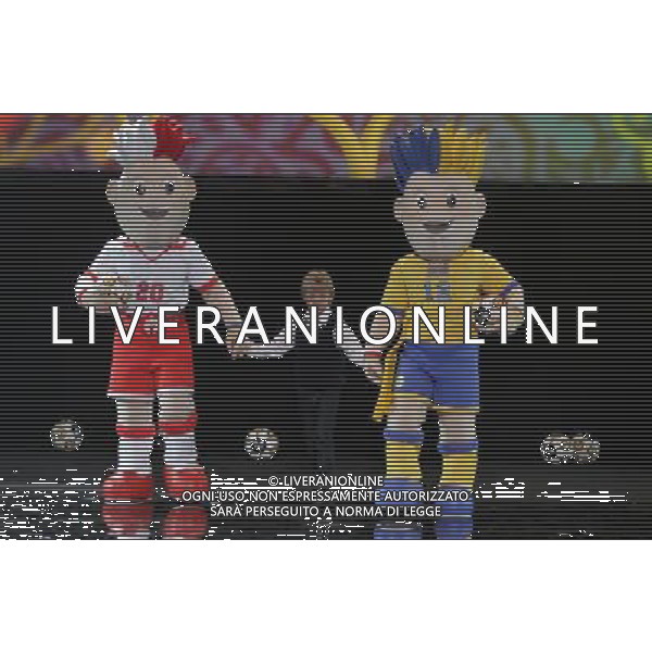 Warsaw, 16 November 2010. Twins Slavek and Slavko are official mascots of Euro 2012 in Poland and Ukraine , Warsaw, Poland. (ukit) Bart³omiej Zborowski ©photoshot/AGENZIA ALDO LIVERANI SAS - ITALY ONLY - Esercitazioni di Polizia di evacuazione dello stadio, soccorsi di paramedici e servizi di emergenza in previsione degli Europei di Calcio Euro 2012 in Polonia e Ucraina