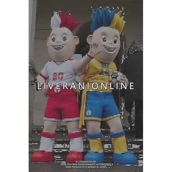 Poznan, 18 November 2010. Twins Slavek and Slavko are official mascots of Euro 2012 in Poland and Ukraine , Poznan, Poland. (ukit) £ukasz Ogrodowczyk ©photoshot/AGENZIA ALDO LIVERANI SAS - ITALY ONLY - Esercitazioni di Polizia di evacuazione dello stadio, soccorsi di paramedici e servizi di emergenza in previsione degli Europei di Calcio Euro 2012 in Polonia e Ucraina