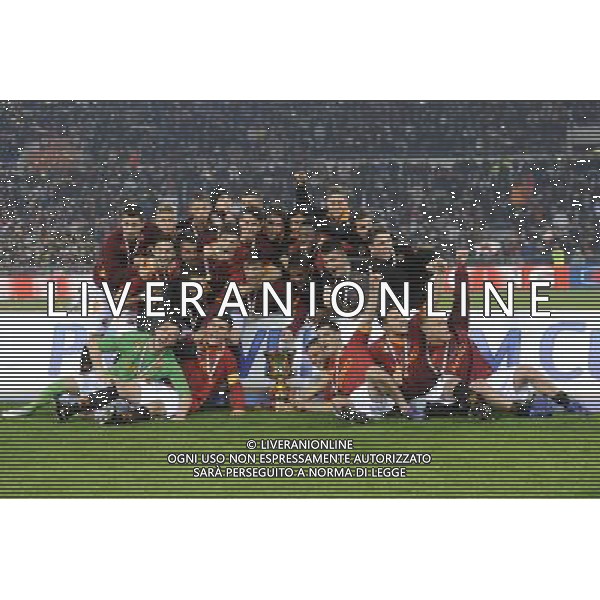 Roma - 22/03/2012 - Stadio Olimpico - Primavera TIM CUP 2011-2012 finale ritorno - Roma vs Juventus - nella foto: La Roma festeggia la conquista della Coppa Italia Â© Fabrizio Corradetti - Ag. Aldo Liverani sas