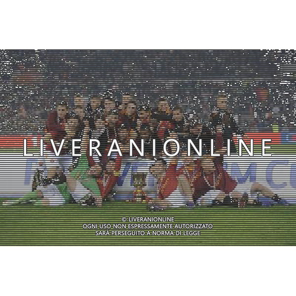 Roma - 22/03/2012 - Stadio Olimpico - Primavera TIM CUP 2011-2012 finale ritorno - Roma vs Juventus - nella foto: La Roma festeggia la vittoria della Coppa Italia Â© Fabrizio Corradetti - Ag. Aldo Liverani sas