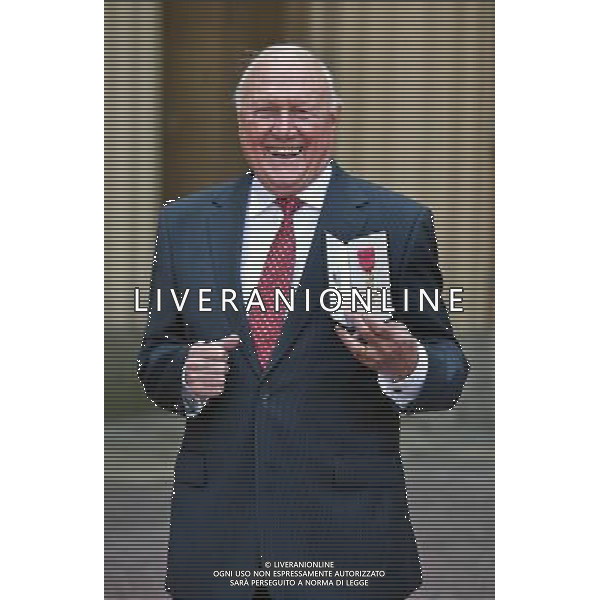  Date: 22/03/12 Pictured: Stuart Hall Caption: Stuart Hall at Buckingham Palace after receiving an OBE award from the Queen for services to Broadcasting and Charity. ©photoshot/AG ALDO LIVERANI SAS - ITALY ONLY -