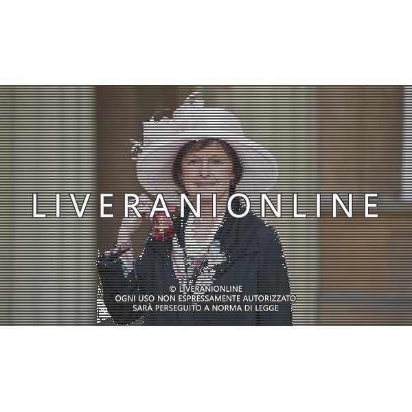  Date: 22/03/12 Pictured: Lady Rachel Billington Caption: Lady Billington at Buckingham Palace after receiving an OBE award from the Queen for services to Literature. ©photoshot/AG ALDO LIVERANI SAS - ITALY ONLY -