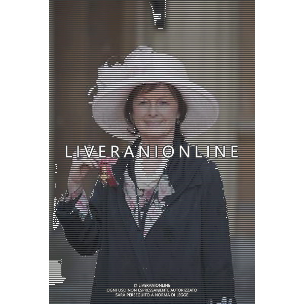  Date: 22/03/12 Pictured: Lady Rachel Billington Caption: Lady Billington at Buckingham Palace after receiving an OBE award from the Queen for services to Literature. ©photoshot/AG ALDO LIVERANI SAS - ITALY ONLY -