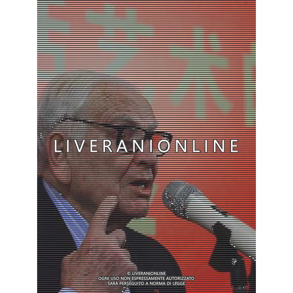 (120327) -- HEFEI, March 27, 2012 () -- Renowned fashion designer Pierre Cardin speaks at a press conference in Hefei, capital of east China\'s Anhui Province, March 27, 2012. A press conference in the name of \'Maxim\'s-l\'art de vivre\' was held here on Tuesday, the 90-year-old designer Pierre Cardin introduced his design concepts and inspirations on both Pierre Cardin fashions and Maxim\'s restaurants. The popular Maxim\'s opened its 11th branch restaurant in the world here on Tuesday. The restaurant and the Maxim\'s brand belongs to Pierre Cardin. (/Xu Zijian) AG ALDO LIVERANI S A S ONLY ITALY