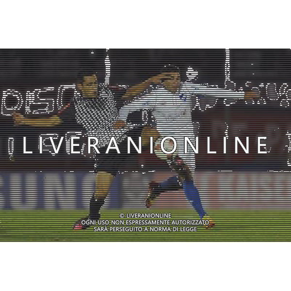 (120328) -- MONTEVIDEO, March 28, 2012 () -- Tabare Viudez (R) of Nacional of Uruguay fights for the ball against Manuel Corrales (L) of Alianza Lima of Peru, during a Group 5 Libertadores Cup soccer match, at the Centenario Stadium, in Montevideo, capital of Uruguay, on March 27, 2012. (/Nicolas Celaya) (nc) (tm) (ce) ©photoshot/AGENZIA ALDO LIVERANI SAS - ITALY ONLY - Nacional dell\'Uruguay - Alianza Lima del Peru\', partita di calcio Coppa Libertadores, allo stadio Centenario, a Montevideo, capitale dell\'Uruguay, il 27 marzo 2012.