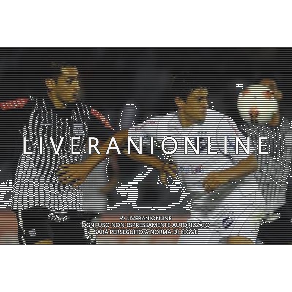 (120328) -- MONTEVIDEO, March 28, 2012 () -- Darwin Torres (R) of Nacional of Uruguay fights for the ball against Manuel Corrales (L) of Alianza Lima of Peru, during a Group 5 Libertadores Cup soccer match, at the Centenario Stadium, in Montevideo, capital of Uruguay, on March 27, 2012. (/Nicolas Celaya) (nc) (tm) (ce) ©photoshot/AGENZIA ALDO LIVERANI SAS - ITALY ONLY - Nacional dell\'Uruguay - Alianza Lima del Peru\', partita di calcio Coppa Libertadores, allo stadio Centenario, a Montevideo, capitale dell\'Uruguay, il 27 marzo 2012.