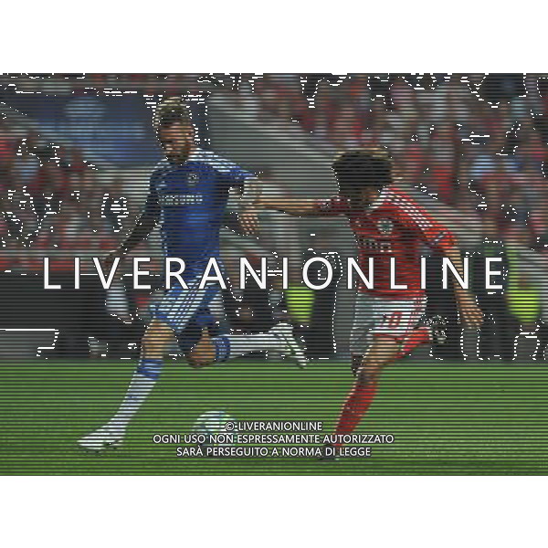 20120327: LISBON, PORTUGAL - Champions League 2011/2012 - Quarter-finals, First leg: SL Benfica vs Chelsea. In picture: Benfica\'s Pablo Aimar, from Argentine, right, fights for the ball with Chelsea\'s Raul Meireles, from Portugal. PHOTO: Alvaro Isidoro/CITYFILES pilka nozna liga mistrzow sezon 2011/2012 CWIERCFINAL BENFICA LIZBONA vs CHELSEA LONDYN FOT. CITYFILES/NEWSPIX.PL PORTUGAL,BRAZIL,SPAIN,GERMANY,FRANCE,UK OUT !!! --- Newspix.pl /AG ALDO LIVERANI CHAMPIONS LEAGUE BENFICA CHELSEA - ITALY ONLY - *** Local Caption *** .