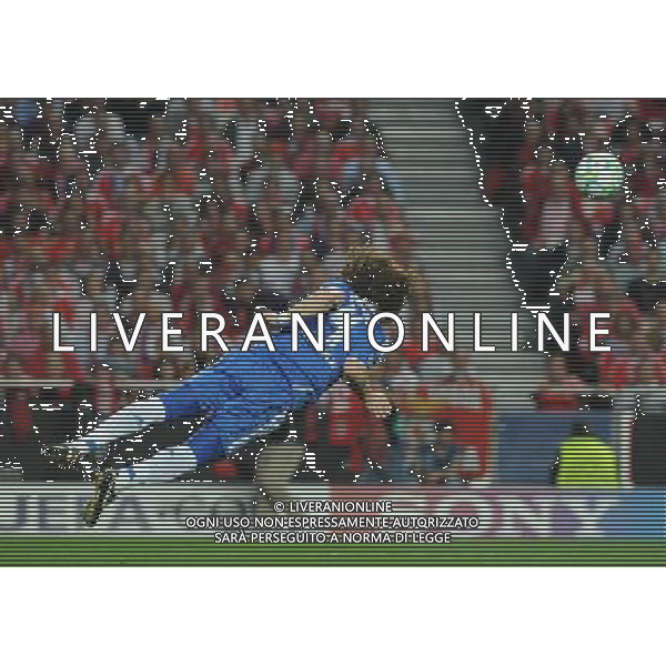 20120327: LISBON, PORTUGAL - Champions League 2011/2012 - Quarter-finals, First leg: SL Benfica vs Chelsea. In picture: Chelsea\'s David Luiz, from Brazil, heads the ball. PHOTO: Alvaro Isidoro/CITYFILES pilka nozna liga mistrzow sezon 2011/2012 CWIERCFINAL BENFICA LIZBONA vs CHELSEA LONDYN FOT. CITYFILES/NEWSPIX.PL PORTUGAL,BRAZIL,SPAIN,GERMANY,FRANCE,UK OUT !!! --- Newspix.pl /AG ALDO LIVERANI CHAMPIONS LEAGUE BENFICA CHELSEA - ITALY ONLY - *** Local Caption *** .