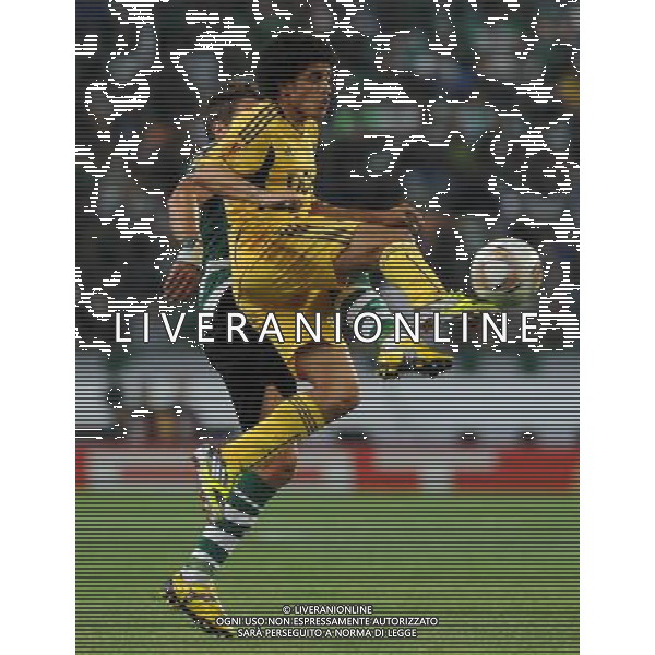 20120329: LISBON, PORTUGAL - Football - UEFA Europe League 2011/2012 - Quarter-finals, First leg: Sporting CP vs Metalist In picture: Sporting\'s Daniel Carrico, back, fights for the ball with Metalist\'s Taison, from Brasil. PHOTO: Alvaro Isidoro/CITYFILES pilka nozna liga EUROPY EUROPEJSKA sezon 2011/2012 SPORTING LIZBONA vs METALIST CHARKOW CHARKOV FOT. CITYFILES/NEWSPIX.PL PORTUGAL,BRAZIL,SPAIN,GERMANY,FRANCE,UK OUT !!! --- Newspix.pl /ag. Aldo Liverani - ITALY ONLY *** Local Caption *** www.newspix.pl mail us: info@newspix.pl call us: 0048 022 23 22 222 --- Polish Picture Agency by Ringier Axel Springer Poland