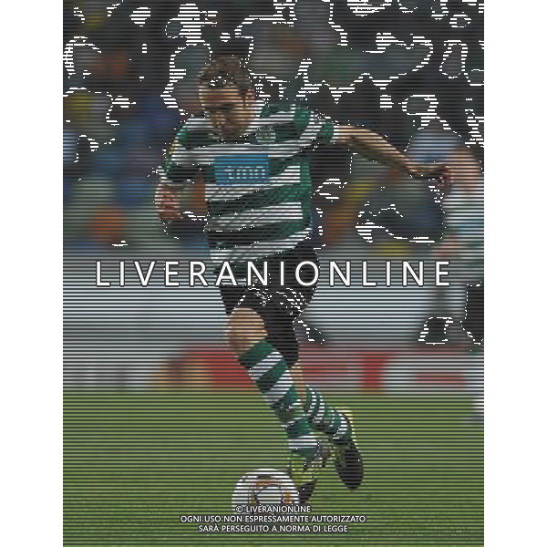 20120329: LISBON, PORTUGAL - Football - UEFA Europe League 2011/2012 - Quarter-finals, First leg: Sporting CP vs Metalist In picture: Sporting\'s Diego Capel, from Spain, controls the ball. PHOTO: Alvaro Isidoro/CITYFILES pilka nozna liga EUROPY EUROPEJSKA sezon 2011/2012 SPORTING LIZBONA vs METALIST CHARKOW CHARKOV FOT. CITYFILES/NEWSPIX.PL PORTUGAL,BRAZIL,SPAIN,GERMANY,FRANCE,UK OUT !!! --- Newspix.pl /ag. Aldo Liverani - ITALY ONLY *** Local Caption *** www.newspix.pl mail us: info@newspix.pl call us: 0048 022 23 22 222 --- Polish Picture Agency by Ringier Axel Springer Poland