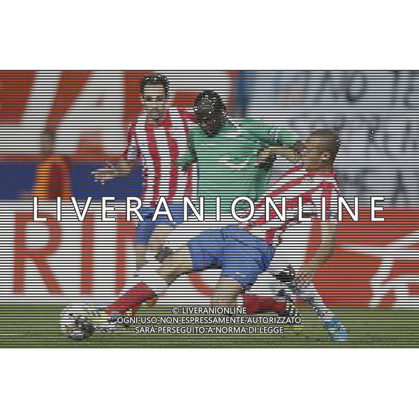 Atletico de Madrid\'s Miranda against Hannover 96\'s Didier Konan Ya during UEFA Europa League Match. March 29, 2012. (ALTERPHOTOS/Alvaro Hernandez) /AG ALDO LIVERANI SAS - ITALY ONLY