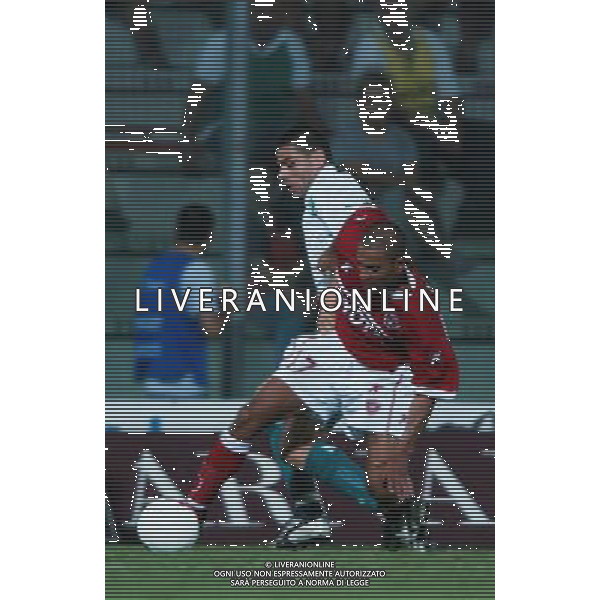 PERUGIA 12/08/2003 FINALE DI ANDATA INTERTOTO 2003 PERUGIA-WOLFSBURG NELLA FOTO:ALIOUI RUBA PALLA AD UN AVVERSARIO* FOTO 1905/ROBERTO SETTONCE/ALDO LIVERANI S.A.S.