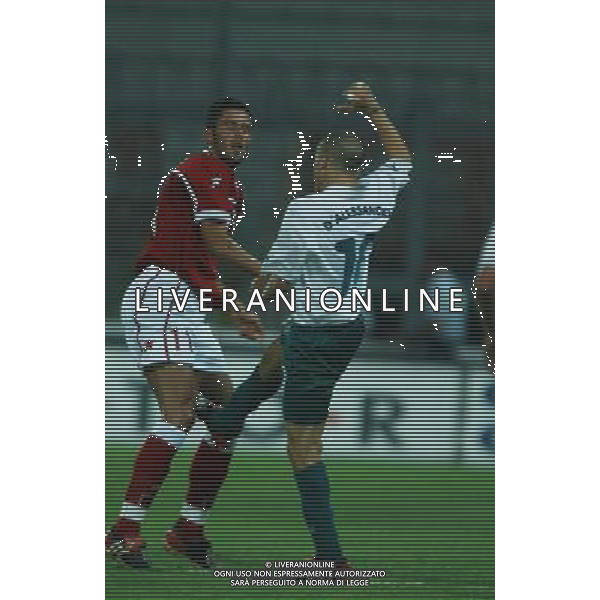 PERUGIA 12/08/2003 FINALE DI ANDATA INTERTOTO 2003 PERUGIA-WOLFSBURG NELLA FOTO:BRUTTO FALLO DI REAZIONE DI D\'ALESSANDRO SU GROSSO* FOTO 1905/ROBERTO SETTONCE/ALDO LIVERANI S.A.S.