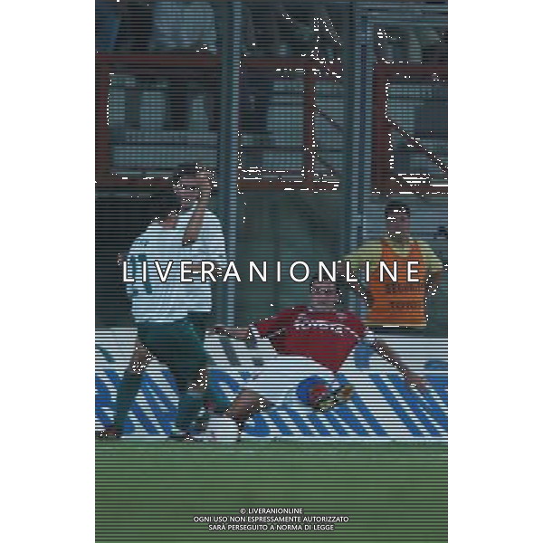 PERUGIA 12/08/2003 FINALE DI ANDATA INTERTOTO 2003 PERUGIA-WOLFSBURG NELLA FOTO:TEDESCO IN SCIVOLATA SU PETROV* FOTO 1905/ROBERTO SETTONCE/ALDO LIVERANI S.A.S.