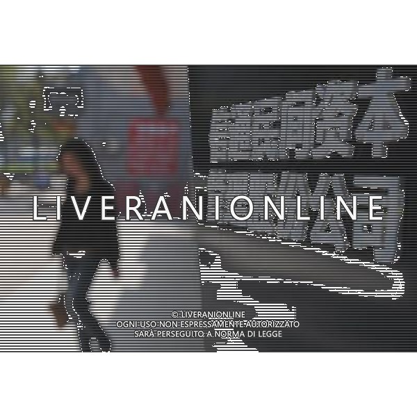 (120328) -- WENZHOU, March 28, 2012 () -- A customer walks at Xintong folk capital management company in Wenzhou, east China\'s Zhejiang Province, March 28, 2012. China has approved plans to set up a pilot zone in the eastern city of Wenzhou to regulate private financing activities, the State Council said Wednesday. The long-awaited decision comes as underground private financing activities in Wenzhou, a major source of funding for the nation\'s small and medium-sized business, have stirred up heated financial disputes and crime and threatened financial and economic stability. Wenzhou, a place full of vibrant business activities, said on March 27, 2012 that the city\'s biggest financial problem lies in liquidity shortage, which is rooted in distrust among companies, banks, and authorities. Wenzhou came into the spotlight earlier last year after reports of cracks appearing in its vast underground lending market and surging bankruptcies. Effectively sorting out Wenzhou\'s problems and making financing serve the real economy are not only important for the healthy development of Wenzhou, but also of great pioneering significance for financial reform and economic development throughout the nation, according to a statement released after a State Council executive meeting presided over by Premier Wen Jiabao on March 28, 2012. (/Wang Dingchang) (zhs) ©photoshot/AGENZIA ALDO LIVERANI SAS - ITALY ONLY - Cina: Veduta della citta\' di Wenzhou, zona pilota per disciplinare le attivita\' di finanziamento privato e per le piccole e medie imprese della nazione, 27 marzo 2012