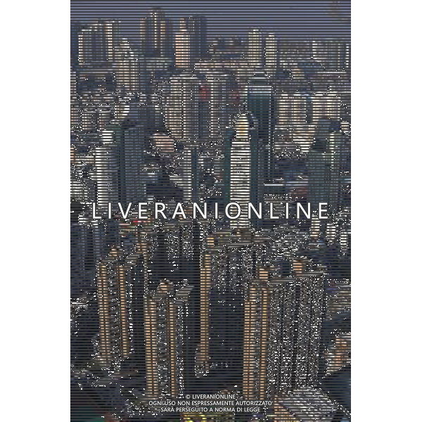 (120328) -- WENZHOU, March 28, 2012 () -- Photo taken on March 28, 2012 shows a view of Wenzhou, east China\'s Zhejiang Province. China has approved plans to set up a pilot zone in the eastern city of Wenzhou to regulate private financing activities, the State Council said Wednesday. The long-awaited decision comes as underground private financing activities in Wenzhou, a major source of funding for the nation\'s small and medium-sized business, have stirred up heated financial disputes and crime and threatened financial and economic stability. Wenzhou, a place full of vibrant business activities, said on March 27, 2012 that the city\'s biggest financial problem lies in liquidity shortage, which is rooted in distrust among companies, banks, and authorities. Wenzhou came into the spotlight earlier last year after reports of cracks appearing in its vast underground lending market and surging bankruptcies. Effectively sorting out Wenzhou\'s problems and making financing serve the real economy are not only important for the healthy development of Wenzhou, but also of great pioneering significance for financial reform and economic development throughout the nation, according to a statement released after a State Council executive meeting presided over by Premier Wen Jiabao on March 28, 2012. (/Huang Zongzhi) (zhs) ©photoshot/AGENZIA ALDO LIVERANI SAS - ITALY ONLY - Cina: Veduta della citta\' di Wenzhou, zona pilota per disciplinare le attivita\' di finanziamento privato e per le piccole e medie imprese della nazione, 27 marzo 2012