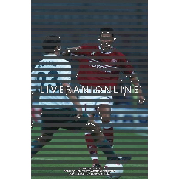 PERUGIA 12/08/2003 FINALE DI ANDATA INTERTOTO 2003 PERUGIA-WOLFSBURG NELLA FOTO:GROSSO ALLE PRESE CON MULLER* FOTO 1905/ROBERTO SETTONCE/ALDO LIVERANI S.A.S.