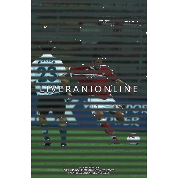 PERUGIA 12/08/2003 FINALE DI ANDATA INTERTOTO 2003 PERUGIA-WOLFSBURG NELLA FOTO:FABIO GROSSO OSTACOLATO DA MULLER* FOTO 1905/ROBERTO SETTONCE/ALDO LIVERANI S.A.S.